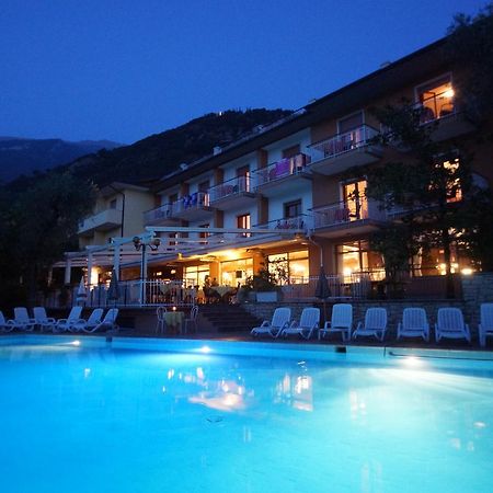 Hotel Alpi Мальчезіне Екстер'єр фото