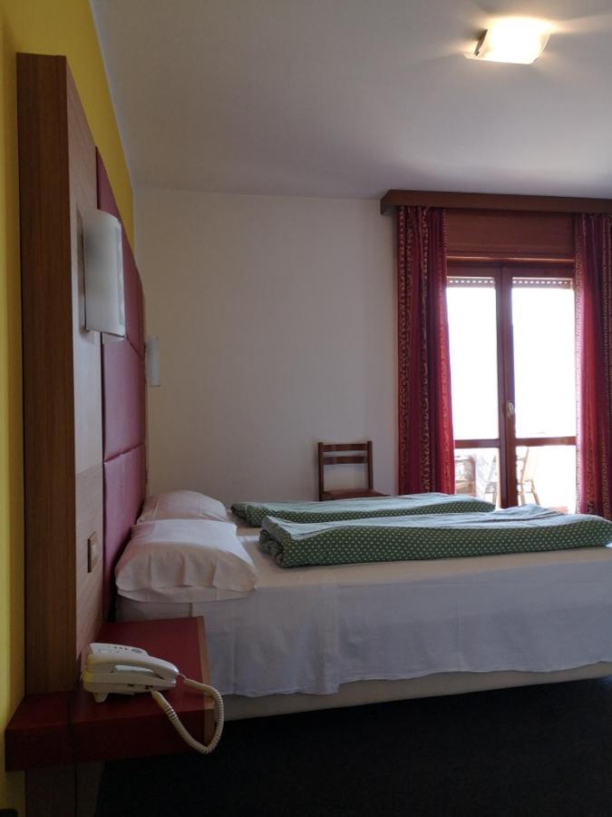 Hotel Alpi Мальчезіне Екстер'єр фото