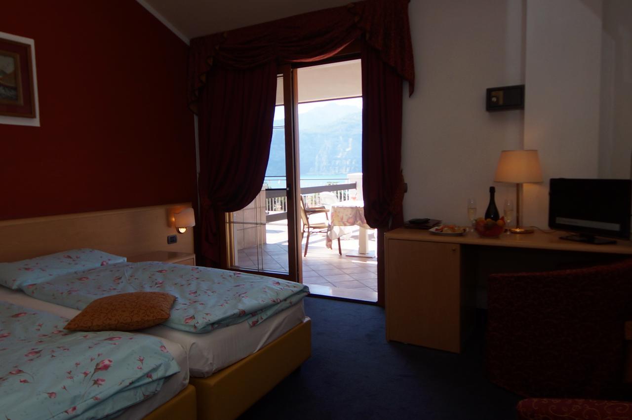 Hotel Alpi Мальчезіне Екстер'єр фото