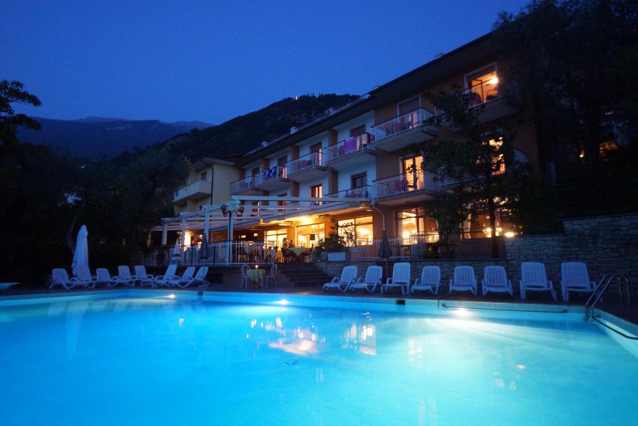Hotel Alpi Мальчезіне Екстер'єр фото