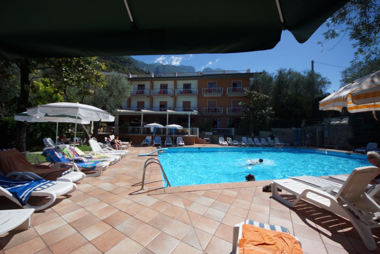 Hotel Alpi Мальчезіне Екстер'єр фото